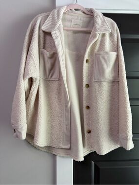 American Eagle Outfitters Cream Sherpa Jacket with Ribbed Pockets